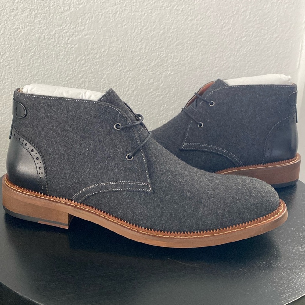 New in box, men’s Kenneth Chukka boots size 12